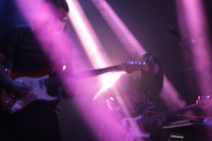 ESPECIALES DE HORROR | MELTT Y LA NOCHE DERRETIDA EN UNA SILUETA