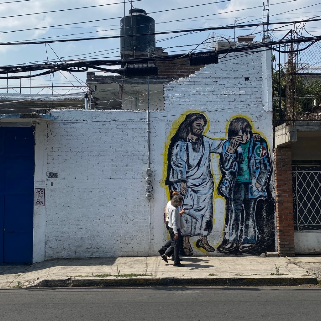 LA MUJER DE UÑAS&nbsp;MALTRATADAS