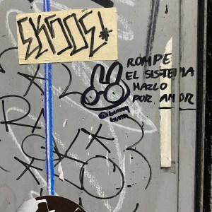 EL CARNALITO HIPNOTIZADO FRENTE A LA T.V.