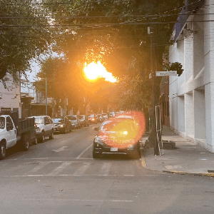 RELATO | DE FRENTE AL SOL EN LA CIUDAD ABSURDA