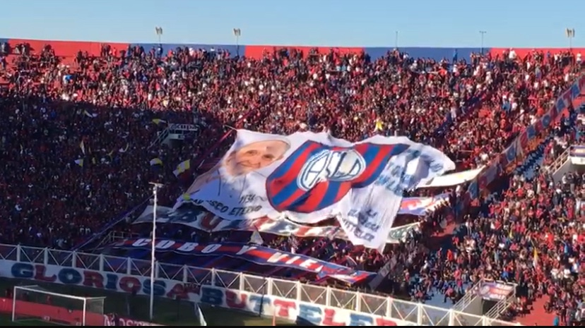 CRÓNICA | HOMENAJE AL PAPA FRANCISCO EN LA CANCHA DE SAN LORENZO ó DE CÓMO SOBREVIVÍ A LA VILLA Y A UN GOL SOBRE LA HORA