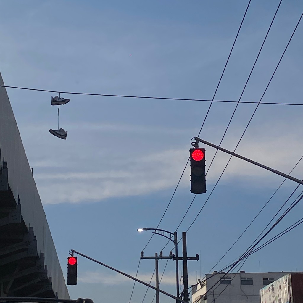 FILOSOFÍAS ESQUINERAS | LA ETERNA AUSENCIA PRESENTE