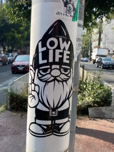 FILOSOFÍAS ESQUINERAS | UNA FILOSOFÍA SIN CHISTE