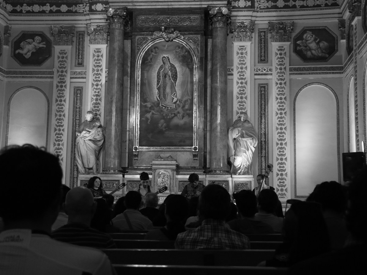 CRÓNICA Y GALERÍA |&nbsp;SOR JUANA EN LETICIA SERVÍN. FIL PALACIO DE MINERÍA&nbsp;2026